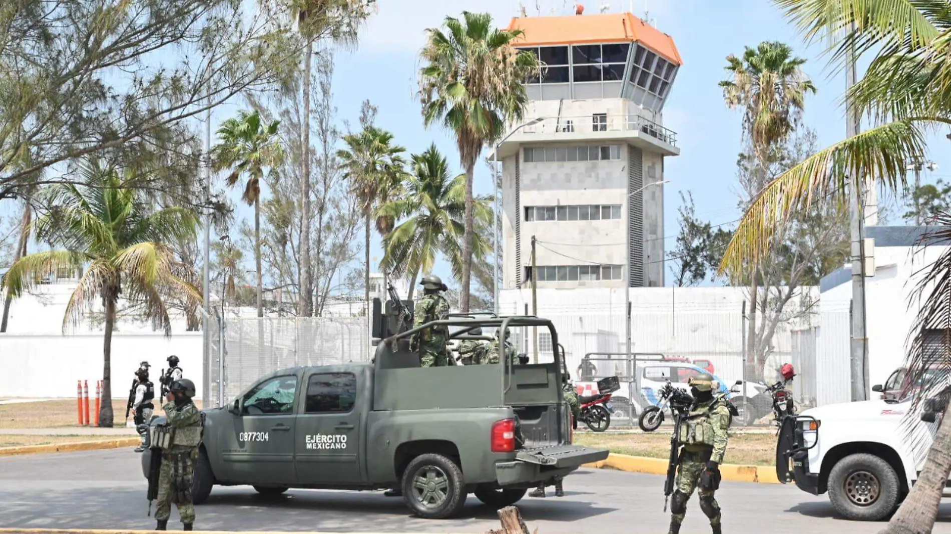 El presidente López Obrador llegó alrededor de las 15:20 horas al aeropuerto de Tampico en helicóptero, este 3 de mayo de 2024